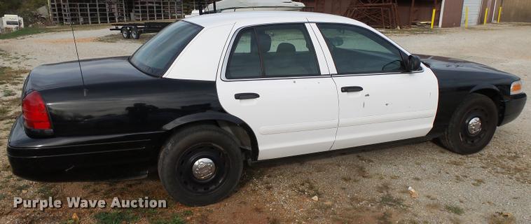 image for item K1052 2005 Ford Crown Victoria Police Interceptor