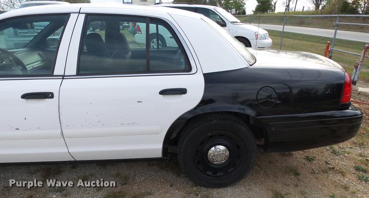 image for item K1052 2005 Ford Crown Victoria Police Interceptor