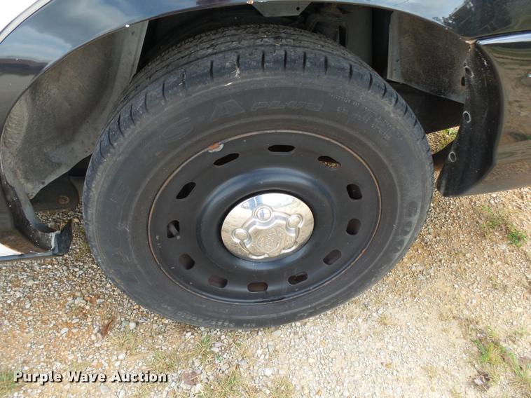 image for item K1052 2005 Ford Crown Victoria Police Interceptor