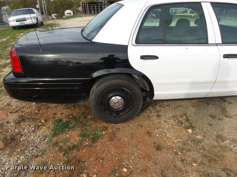 image for item K1052 2005 Ford Crown Victoria Police Interceptor