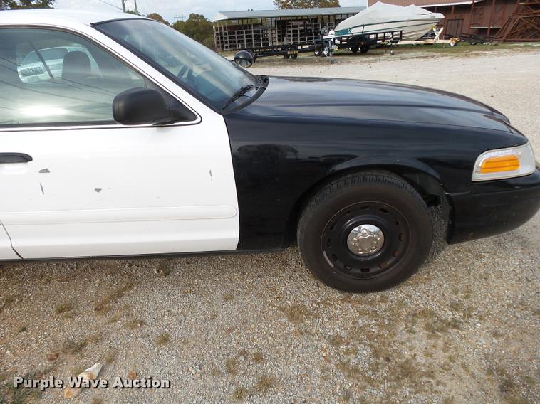 image for item K1052 2005 Ford Crown Victoria Police Interceptor