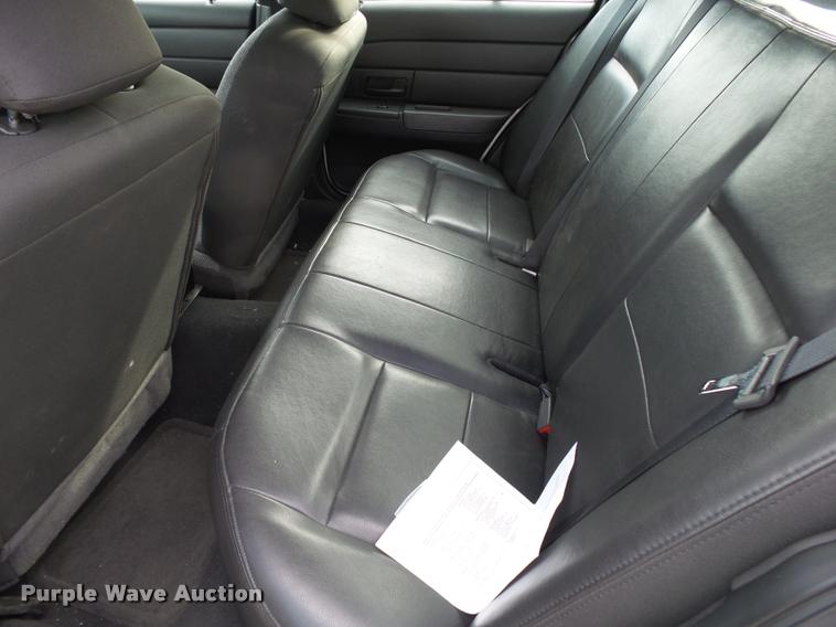 image for item K1052 2005 Ford Crown Victoria Police Interceptor