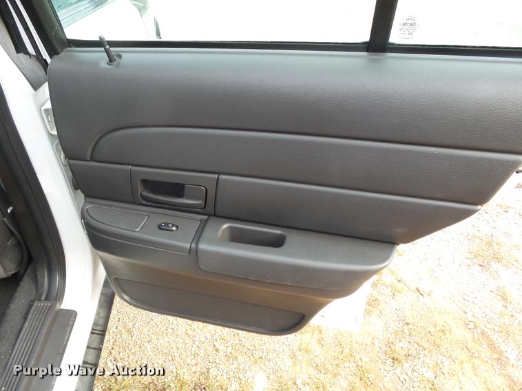 image for item K1052 2005 Ford Crown Victoria Police Interceptor