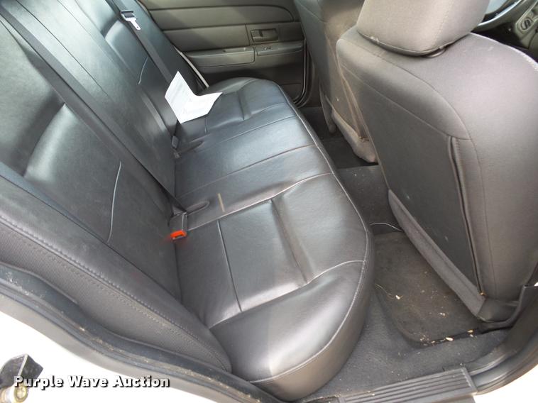 image for item K1052 2005 Ford Crown Victoria Police Interceptor