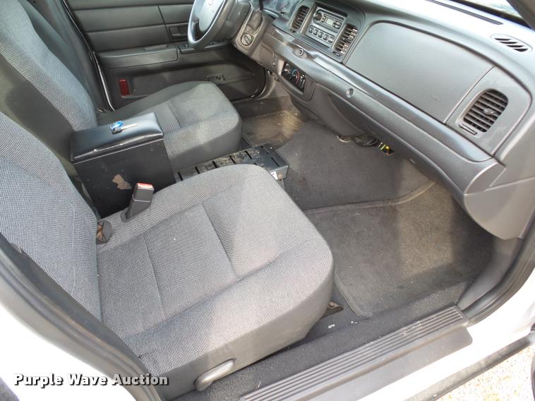 image for item K1052 2005 Ford Crown Victoria Police Interceptor