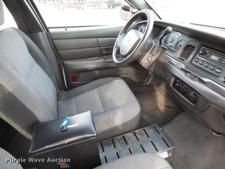 image for item K1052 2005 Ford Crown Victoria Police Interceptor