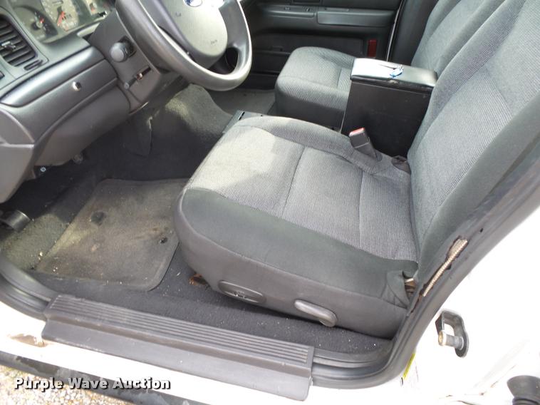 image for item K1052 2005 Ford Crown Victoria Police Interceptor