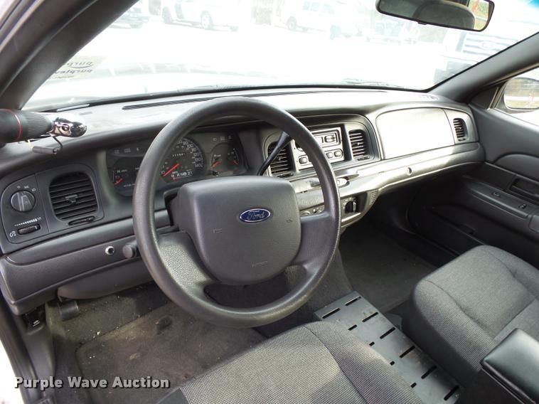 image for item K1052 2005 Ford Crown Victoria Police Interceptor