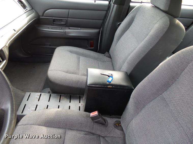 image for item K1052 2005 Ford Crown Victoria Police Interceptor
