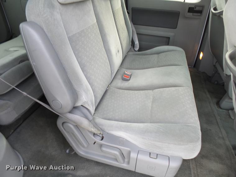 image for item K1053 2006 Ford Freestar SE van