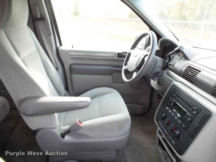 image for item K1053 2006 Ford Freestar SE van
