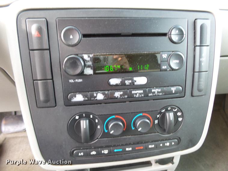 image for item K1053 2006 Ford Freestar SE van