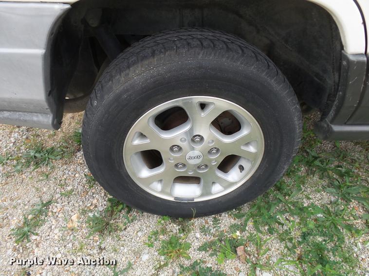 image for item K1054 2000 Jeep Grand Cherokee Laredo SUV