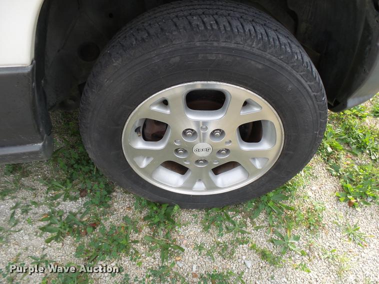 image for item K1054 2000 Jeep Grand Cherokee Laredo SUV