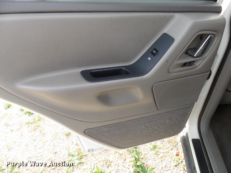 image for item K1054 2000 Jeep Grand Cherokee Laredo SUV