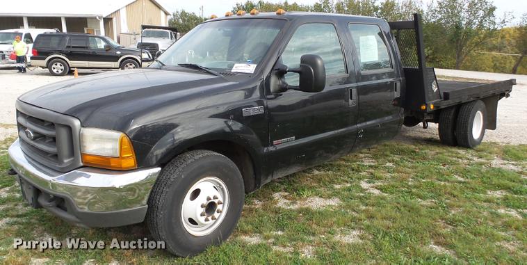 image for item K1055 2000 Ford F350 Super Duty Crew Cab flatbed pickup truck
