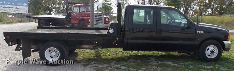 image for item K1055 2000 Ford F350 Super Duty Crew Cab flatbed pickup truck