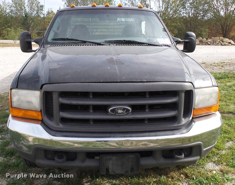 image for item K1055 2000 Ford F350 Super Duty Crew Cab flatbed pickup truck