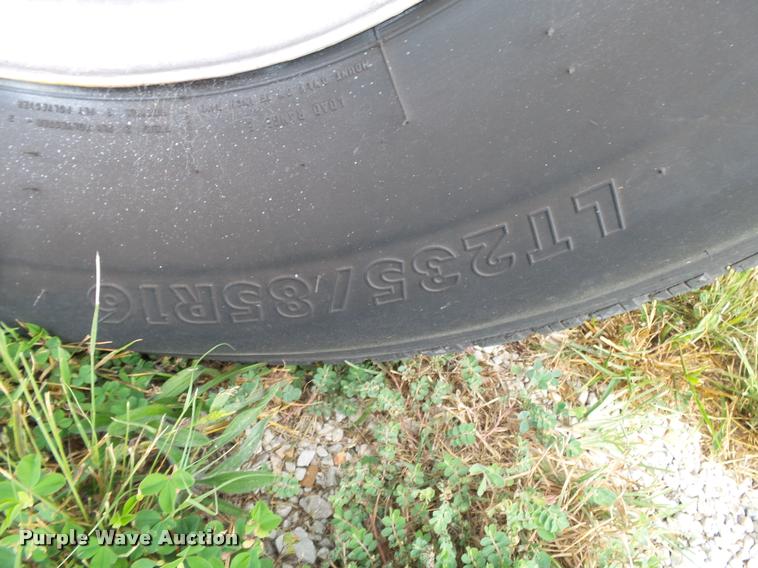 image for item K1055 2000 Ford F350 Super Duty Crew Cab flatbed pickup truck