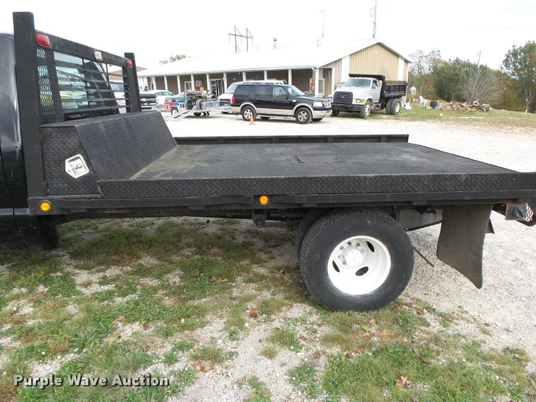 image for item K1055 2000 Ford F350 Super Duty Crew Cab flatbed pickup truck