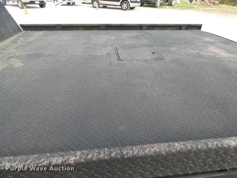 image for item K1055 2000 Ford F350 Super Duty Crew Cab flatbed pickup truck