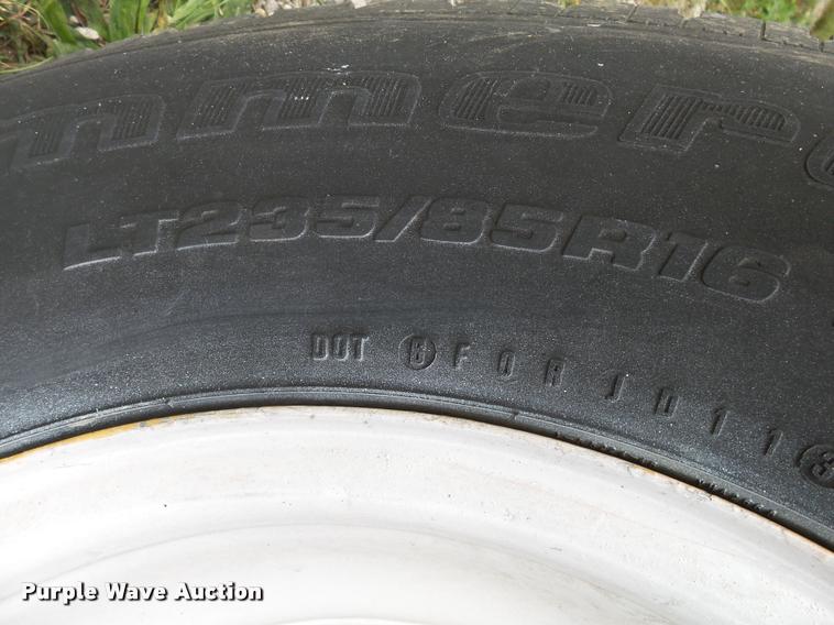 image for item K1055 2000 Ford F350 Super Duty Crew Cab flatbed pickup truck