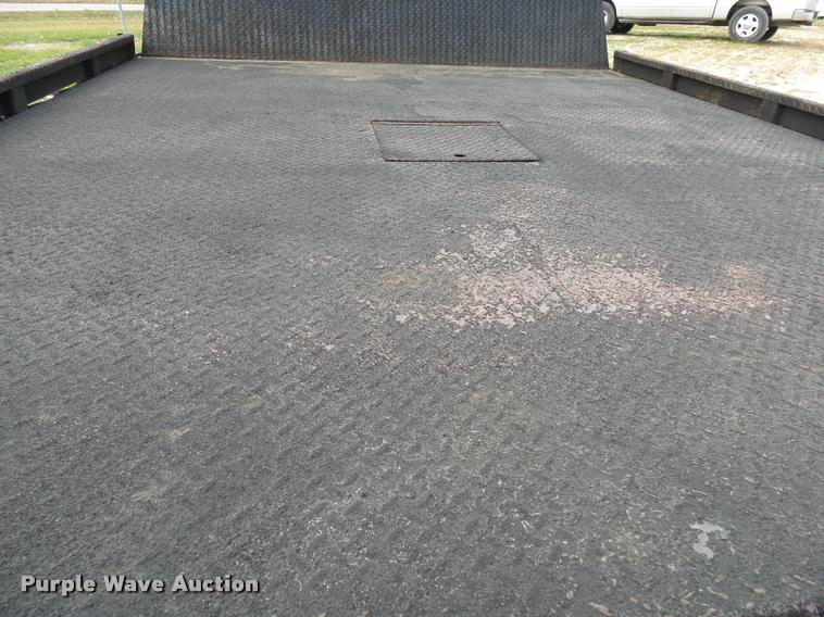 image for item K1055 2000 Ford F350 Super Duty Crew Cab flatbed pickup truck