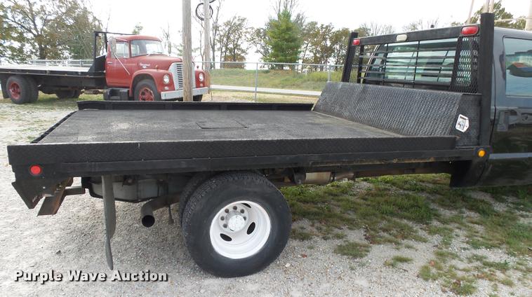 image for item K1055 2000 Ford F350 Super Duty Crew Cab flatbed pickup truck