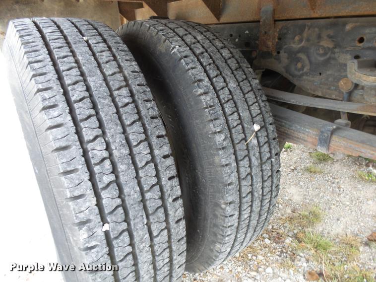 image for item K1055 2000 Ford F350 Super Duty Crew Cab flatbed pickup truck