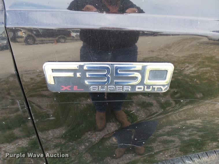 image for item K1055 2000 Ford F350 Super Duty Crew Cab flatbed pickup truck