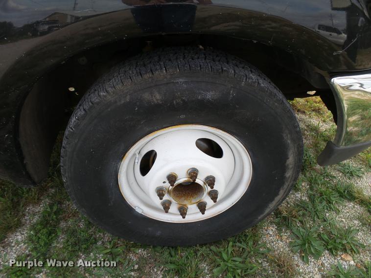 image for item K1055 2000 Ford F350 Super Duty Crew Cab flatbed pickup truck