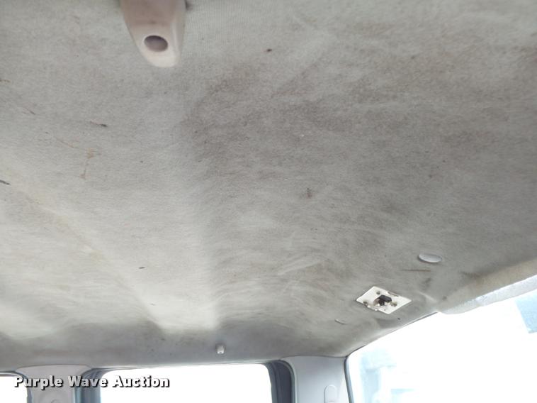 image for item K1055 2000 Ford F350 Super Duty Crew Cab flatbed pickup truck