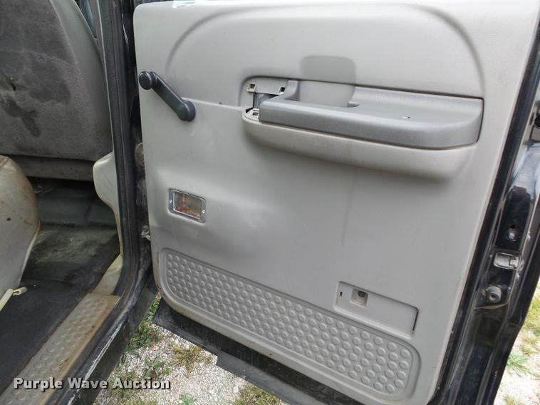 image for item K1055 2000 Ford F350 Super Duty Crew Cab flatbed pickup truck