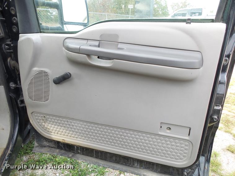 image for item K1055 2000 Ford F350 Super Duty Crew Cab flatbed pickup truck