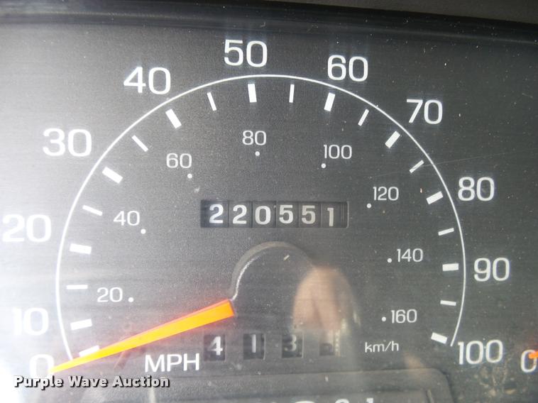 image for item K1055 2000 Ford F350 Super Duty Crew Cab flatbed pickup truck