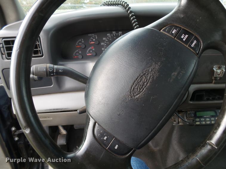 image for item K1055 2000 Ford F350 Super Duty Crew Cab flatbed pickup truck