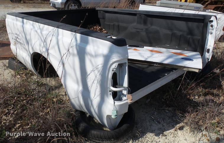 image for item K1056 Ford F250 pickup truck bed