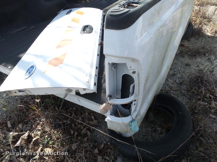 image for item K1056 Ford F250 pickup truck bed