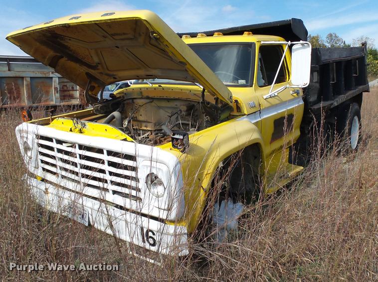 image for item K1062 1979 Ford F800 dump truck