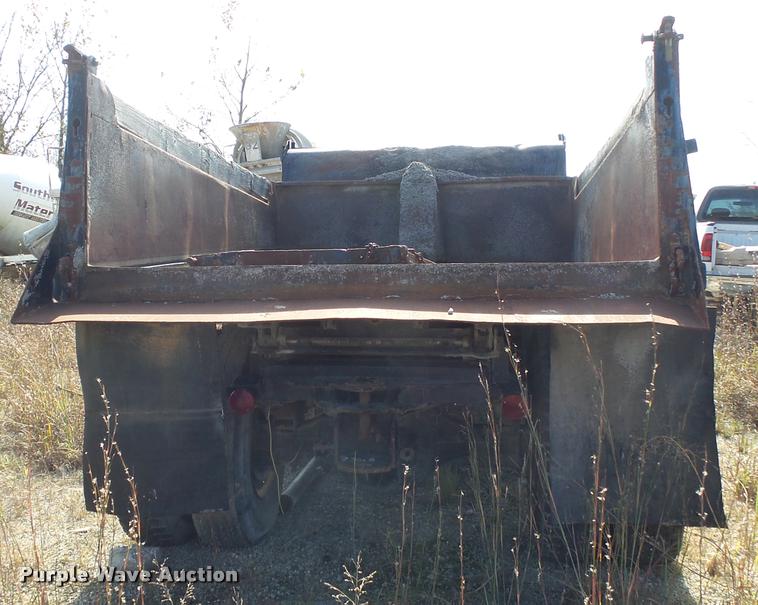 image for item K1062 1979 Ford F800 dump truck