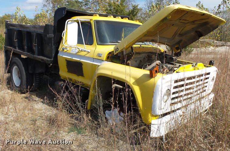 image for item K1062 1979 Ford F800 dump truck