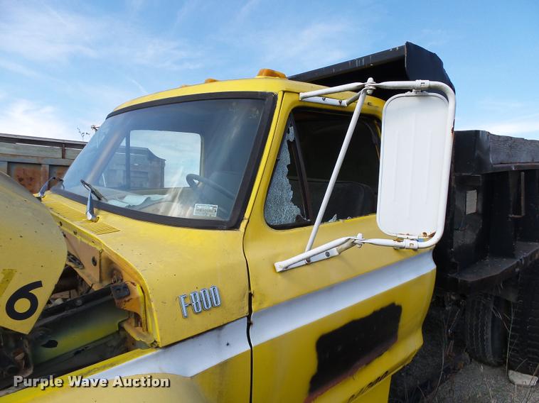 image for item K1062 1979 Ford F800 dump truck