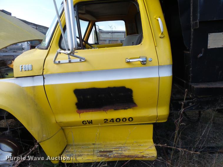 image for item K1062 1979 Ford F800 dump truck