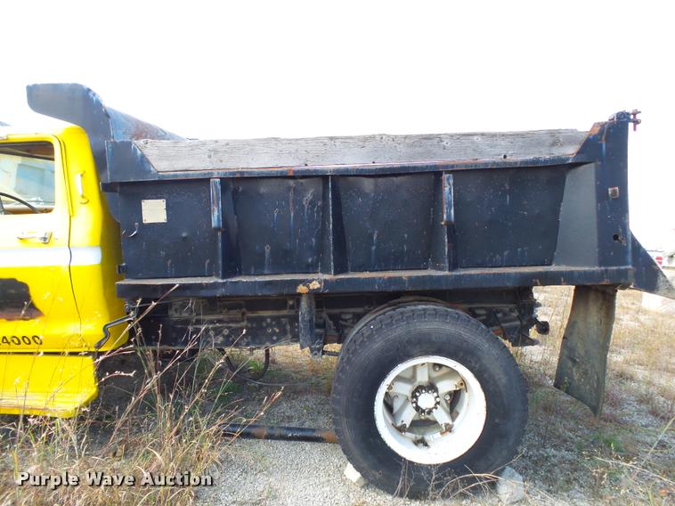 image for item K1062 1979 Ford F800 dump truck