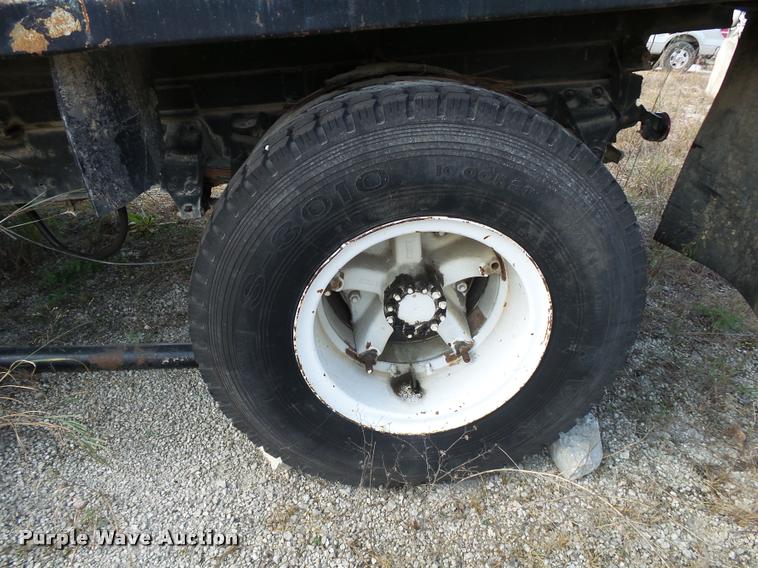 image for item K1062 1979 Ford F800 dump truck