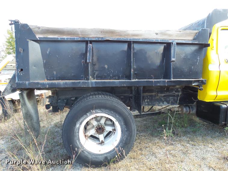 image for item K1062 1979 Ford F800 dump truck