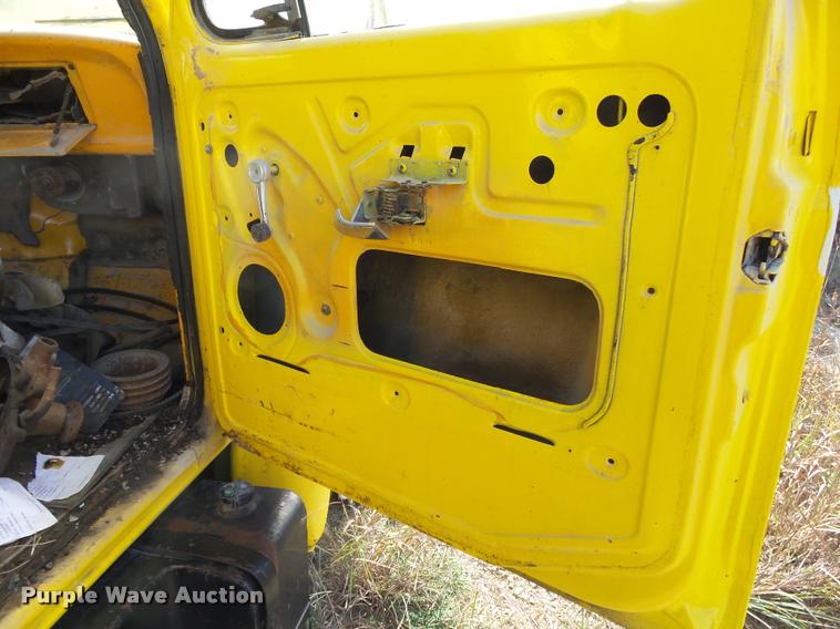 image for item K1062 1979 Ford F800 dump truck