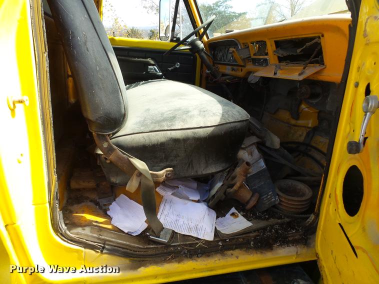 image for item K1062 1979 Ford F800 dump truck