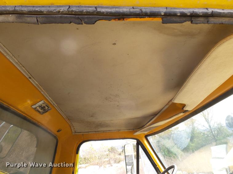 image for item K1062 1979 Ford F800 dump truck