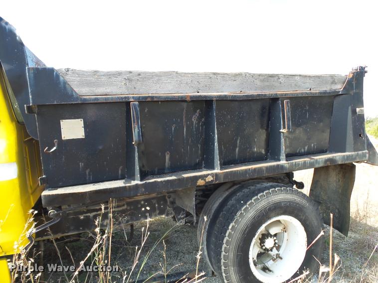 image for item K1062 1979 Ford F800 dump truck